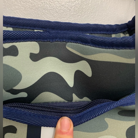 HAUTE SHORE BAG - crossbody, camouflage, neoprene, almost new, pockets,light! - Picture 6 of 10